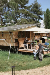 Solarpanels auf einer destinature Hütte
